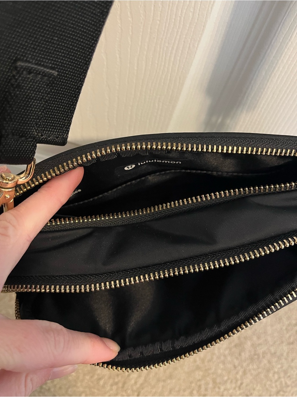 Lululemon Black Crossbody Bag - Picture 3 of 11